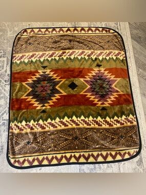 Southwestern Aztec Soft Throw Blanket 49x57.5 Earth Tone Rust Gold Soft